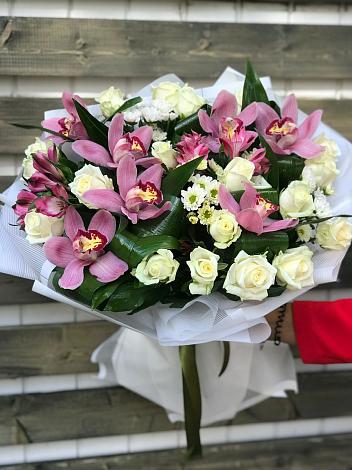 Букет цветов из: Розы и Хризантемы в Сергиевом Посаде