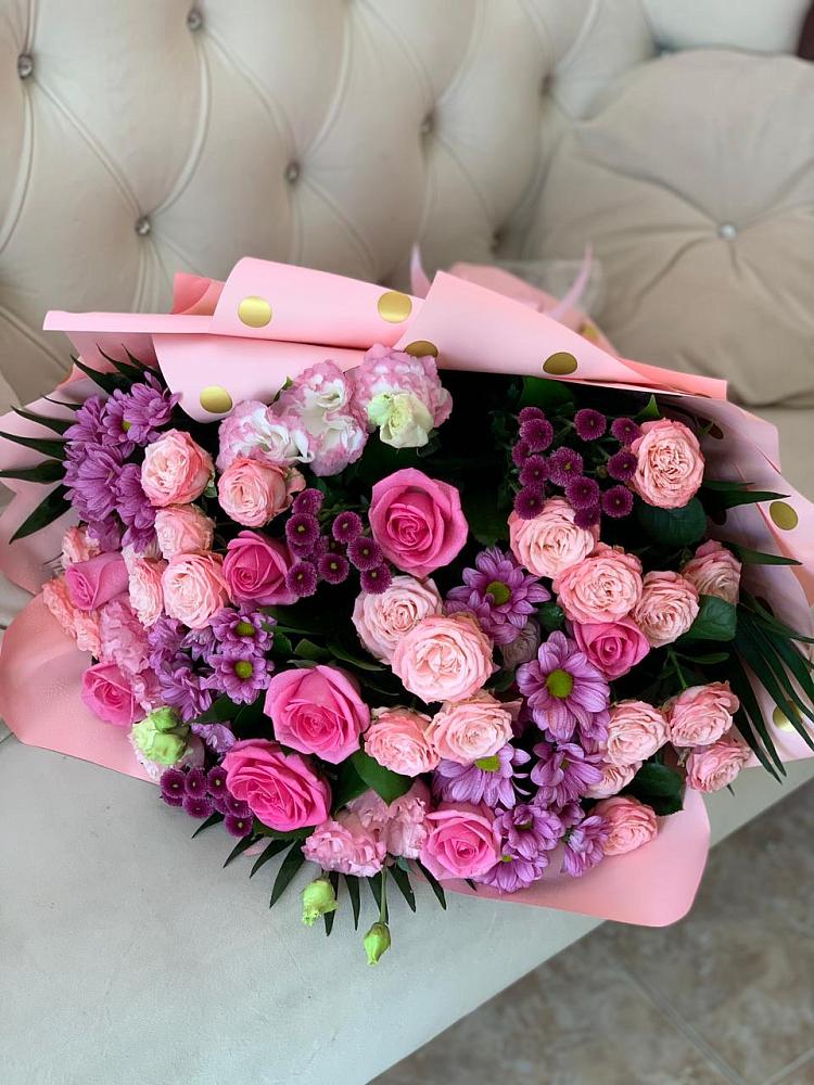 Букет цветов из: Хризантемы, Розы и Лизиантусы в Сергиевом Посаде