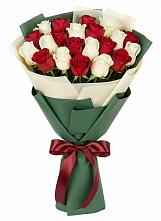 Букет Микс из красных и белых роз в Сергиевом Посаде