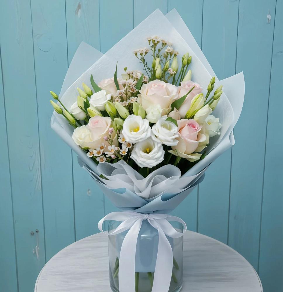 Букет цветов из: Розы и Лизиантусы в Сергиевом Посаде