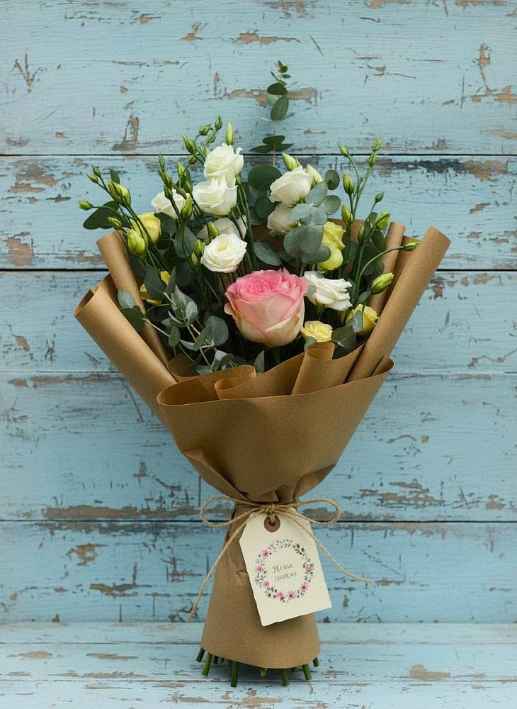 Букет цветов из: Розы и Лизиантусы в Сергиевом Посаде