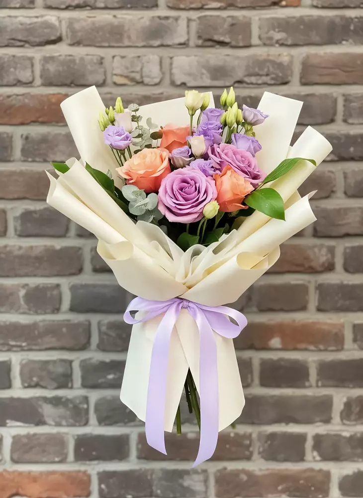 Букет цветов из: Лизиантусы и Розы в Сергиевом Посаде