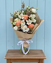 Букет цветов из:  Альстромерии, Лизиантусы, Розы и Хризантемы в Сергиевом Посаде