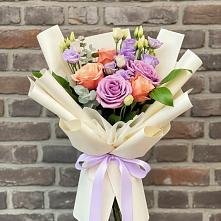 Букет цветов из:  Лизиантусы и Розы в Сергиевом Посаде