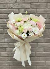 Букет цветов из:  Гвоздики, Розы, Лизиантусы и Хризантемы в Сергиевом Посаде