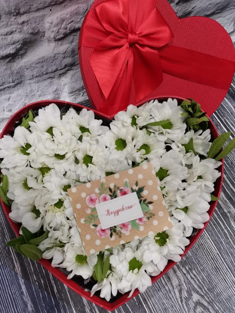 Цветочная композиция из Хризантемы в виде сердца в Сергиевом Посаде