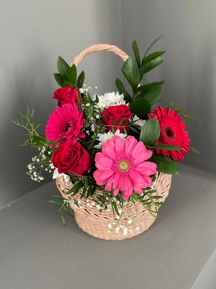 Цветочная композиция из Розы, Хризантемы и Герберы в корзине в Сергиевом Посаде