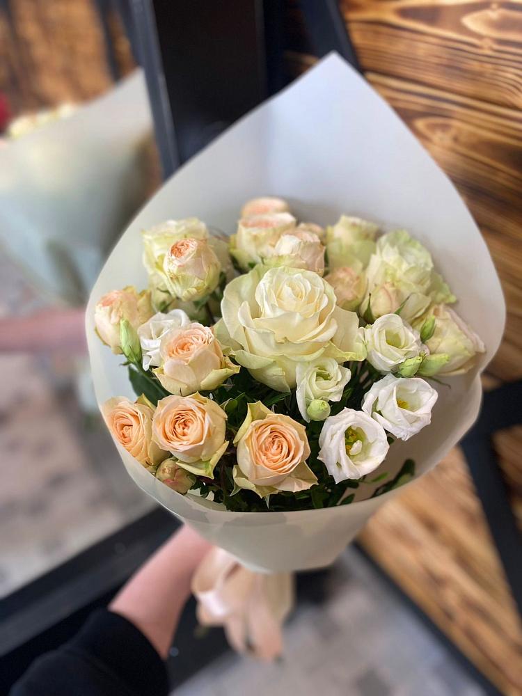 Букет цветов из: Розы и Лизиантусы в Сергиевом Посаде