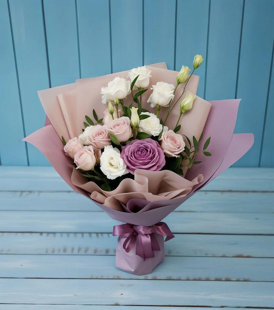 Букет цветов из: Розы и Лизиантусы в Сергиевом Посаде